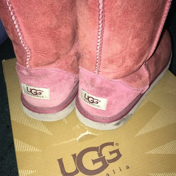 UGG Classic Boots - Picture 3 of 8
